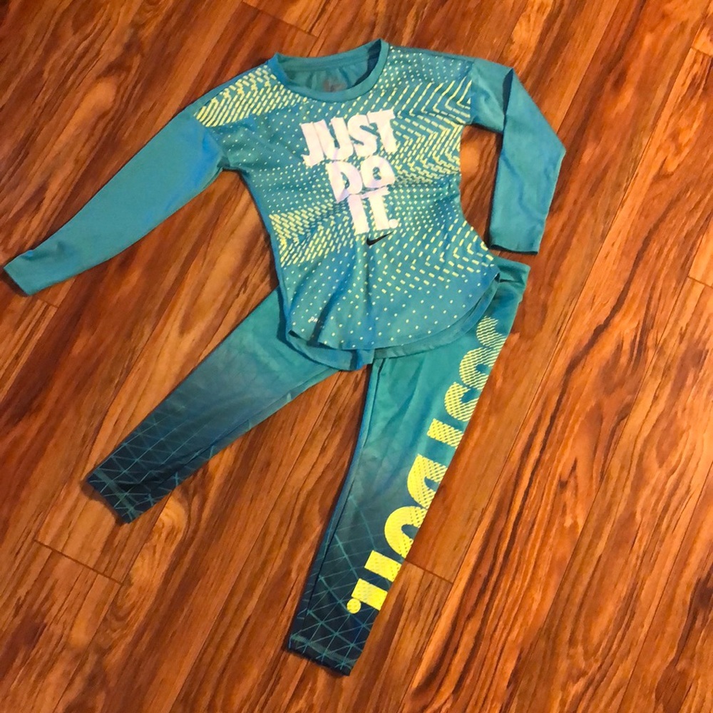 Girls Nike dry fit running outfit